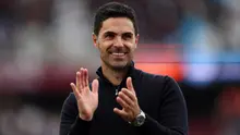 Manajer Arsenal asal Spanyol, Mikel Arteta, memberikan tepuk tangan kepada para penggemar setelah pertandingan Liga Inggris antara West Ham United dan Arsenal di Stadion London, London timur pada 10 Mei 2026. (Adrian Dennis/AFP)