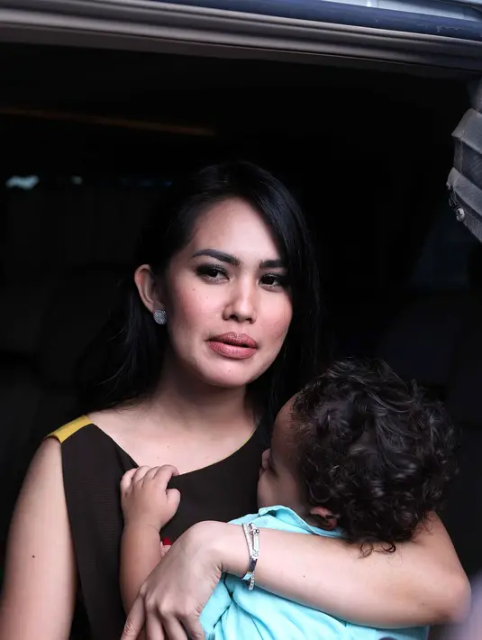 Momen pergantian tahun tentunya banyak resolusi yang diinginkan, seperti Kartika Putri yang berharap bisa mendapatkan hasil yang lebih baik lagi. Tak hanya itu, ibu satu anak ini juga mengharapkan jodoh di tahun mendatang. (Nurwahyunan/Bintang.com)