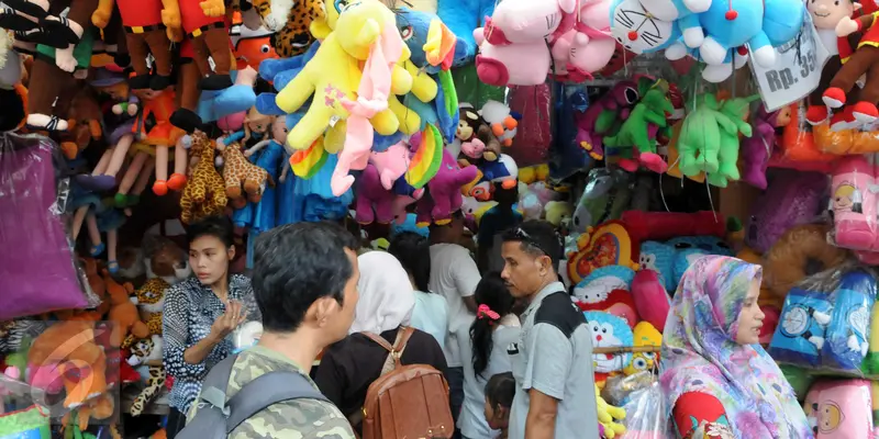 20151227- Pedagang Boneka Ragunan Kebanjiran Pembeli-Jakarta