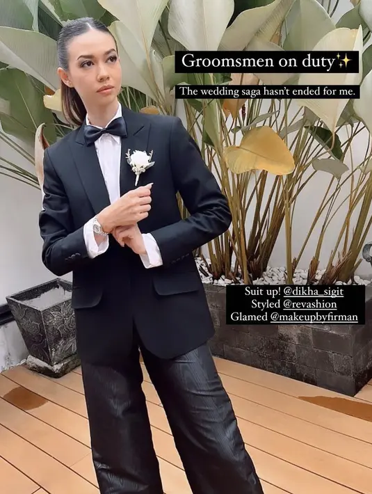 Setelan dari Dikha Sigit tersebut dipadukan dengan jam tangan dan sepatu hitam mengkilapnya.  @yukikt.