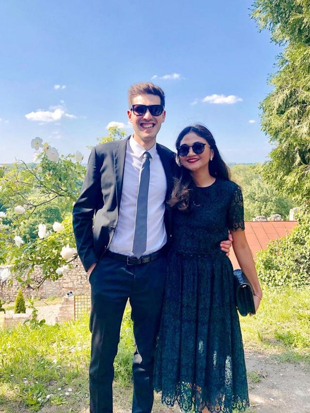 Kini Jarang Tereskpos, Ini 6 Potret Khansa Idol dan Suami yang Menetap di London