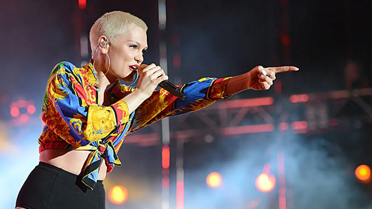 jessie-j-131201b.jpg