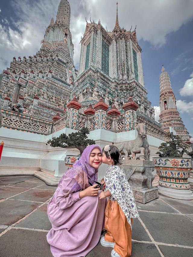 7 Potret Ria Ricis Ajak Moana Liburan di Thailand, Seru Banget