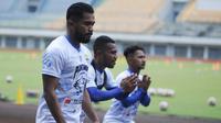 Zulham Zamrun saat menjalani latihan bersama Persib Bandung di Stadion GBLA, Jumat (14/8/2020). (Bola.com/Erwin Snaz)