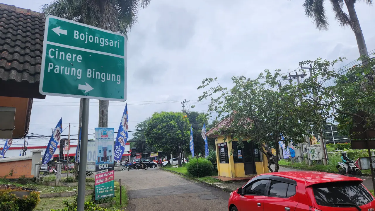 Salah satu sudut Jalan Sawangan Permai yang tersambung dengan Jalan Raya Muchtar, Sawangan, Depok. (Liputan6.com/Dicky Agung Prihanto)
