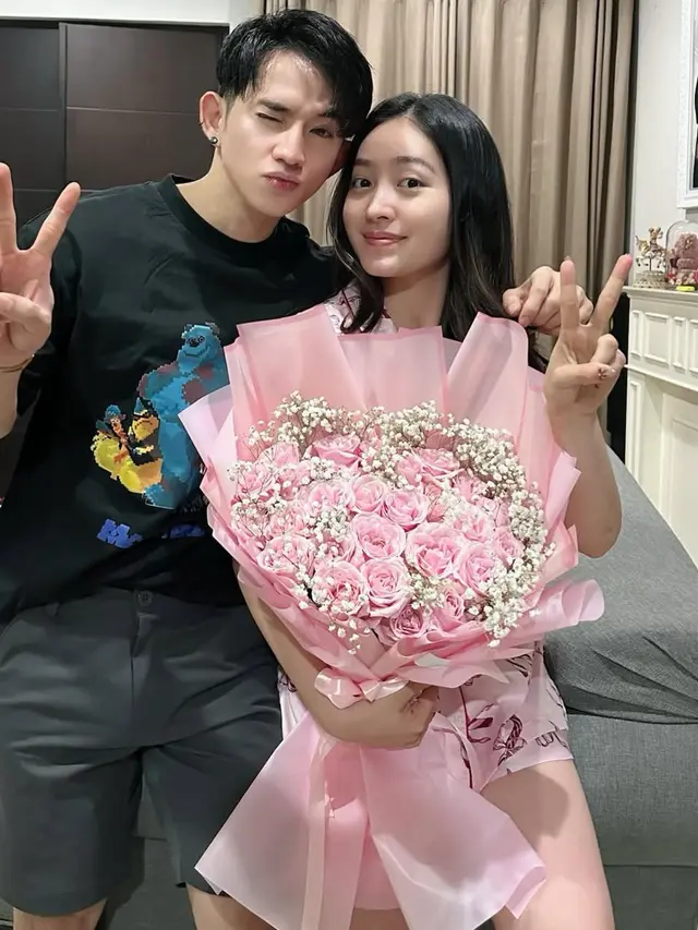 Natasha Wilona saat Mendapatkan Kejutan Ulang Tahun ke-27 tepat jam 12 malam. [@bellyiverzon]