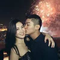 Alasan lain Boy dan Karen menunda pernikahannya dikarenakan mereka ingin momen sakralnya nanti dihadiri oleh keluarga dan orang-orang yang mereka cintai. Tujuan lainnya, Boy dan Karen pun juga berusaha memutus penyebaran virus Covid-19. (Instagram/karbearv)