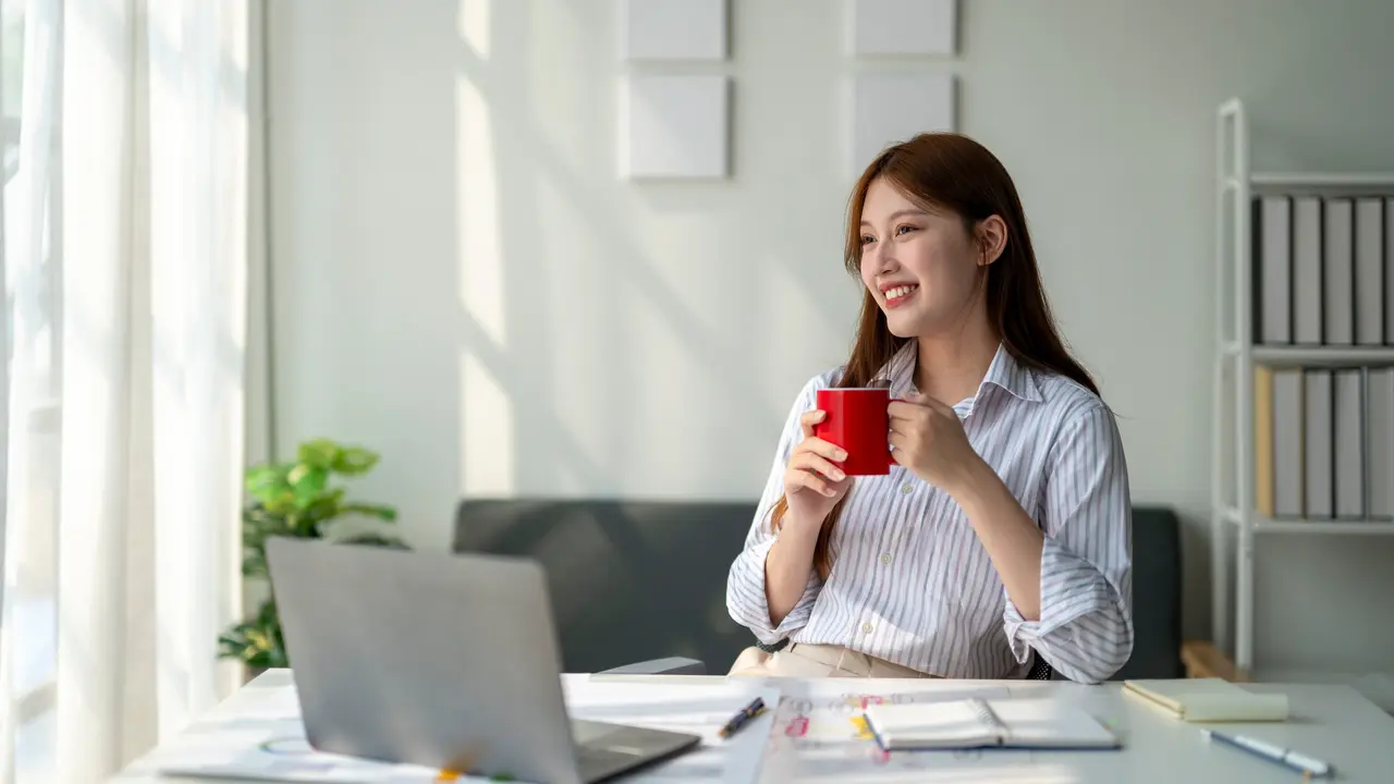 wanita agustus mug