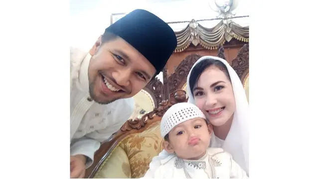 7 Potret Kebersamaan Arumi Bachsin dan Emil Dardak, Kompak Banget
