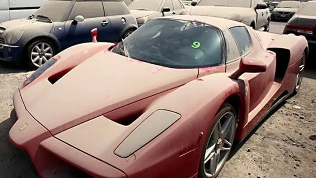 Kuburan supercar (Aelux)