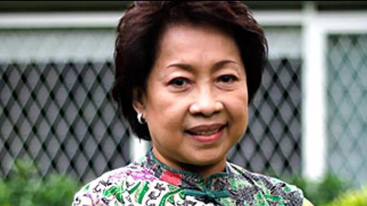 Bankir kawakan perempuan, Roosniati Salihin dikabarkan meninggal dunia pada siang hari ini pukul 14.50 di Jakarta.