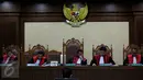 Majelis Hakim mendengarkan nota keberatan yang dibacakan kuasa hukum Irman Gusman dalam sidang lanjutan di Pengadilan Tipikor Jakarta, Selasa (15/11). Sidang beragenda pembacaan eksepsi yang dibacakan pihak kuasa hukum terdakwa. (Liputan6.com/Johan Tallo)