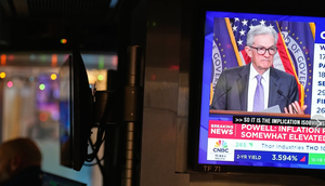 Suasana di wall street saat konferensi pers the Fed soal suku bunga pada Desember 2025. (Foto:AP/Seth Wenig)