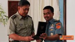 Citizen6, Filipina: Tujuan dari kegiatan tersebut adalah untuk mengucapkan selamat kepada Komandan Eastmincom atas jabatan dan pangkat yang baru, perkenalan dan melaporkan rencana kedatangan KRI Sura-802. (Pengirim: Badarudin Bakri)