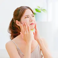 Ilustrasi perempuan terpapar sinar matahari/copyrightshutterstock/aslysun