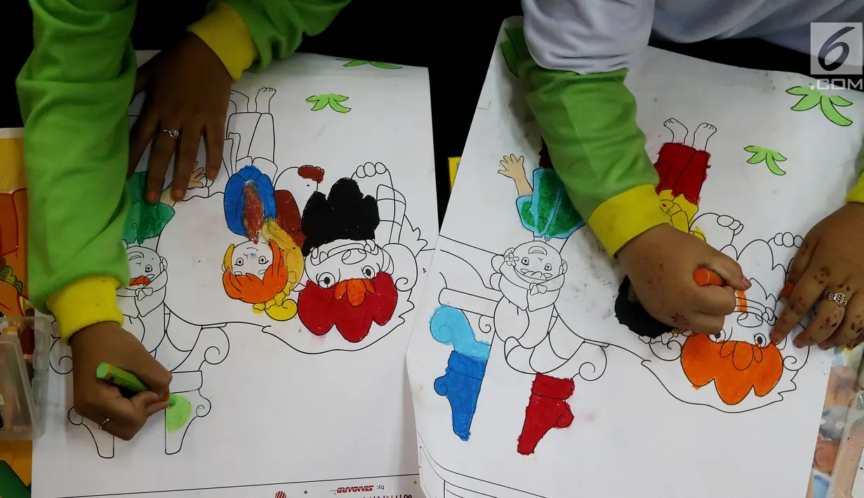 Anak-anak mengikuti lomba mewarnai di Thamrin City Mall, Jakarta, Sabtu (12/8). Acara tersebut di selenggarai oleh alat mewarnai Pascola dari PT Standardpen Industri dan mengangkat tema "Ceria Warna Nusantara". (Liputan6.com/Johan Tallo)
