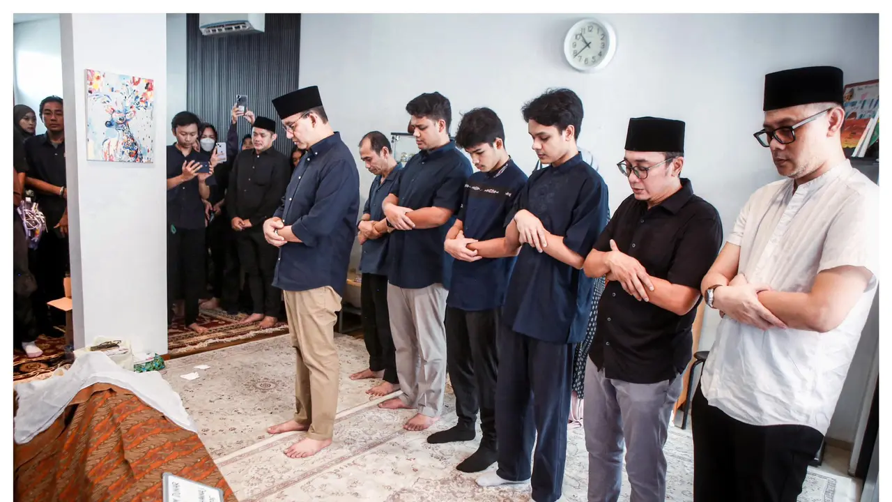 Anies Baswedan Imami Salat Jenazah Hilbram Dunar