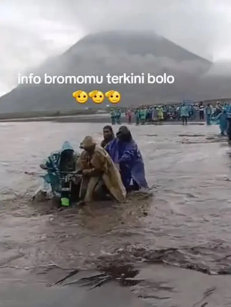Kawasan Lautan Pasir Gunung Bromo dilanda bajir (Istimewa)