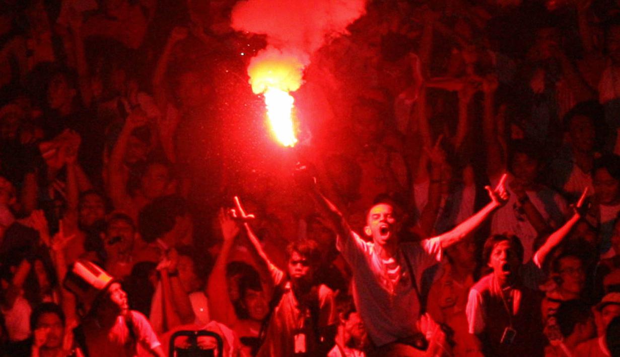 Langkah Timnas Indonesia semakin berat setelah kalah dari Arab Saudi. Mereka harus melawan Korea Selatan pada 18 Juli 2023 di Stadion Utama Gelora Bung Karno (SUGBK), Senayan, Jakarta. Skuad Garuda butuh kemenangan atau minimal hasil imbang untuk lolos ke perempat final. Nahasnya, Timnas Indonesia harus kalah 0-1 dari Korea Selatan di depan 88 ribu pendukung yang memadati tribune waktu itu. Indonesia pun gagal lolos ke fase gugur setelah menempati posisi ketiga dengan raihan 3 poin. (AFP/Adek Berry)