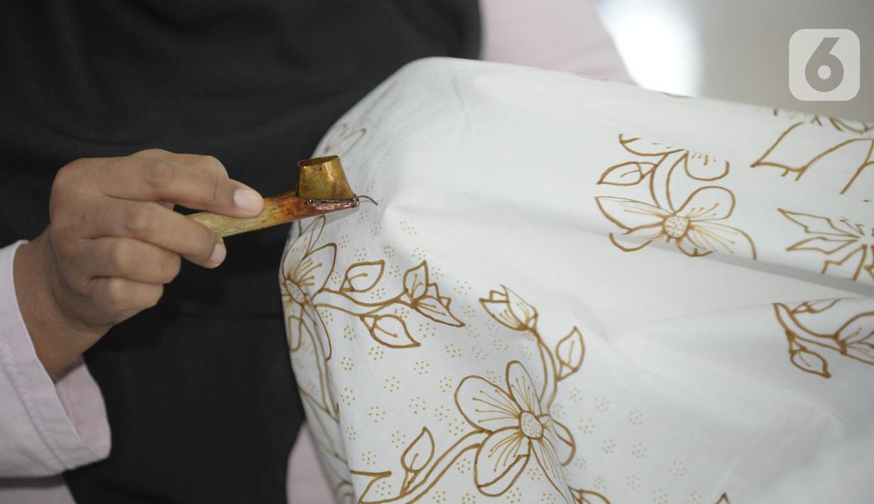 FOTO Mengintip Proses  Pembuatan  Batik  Kembang Mayang 