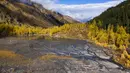 Pemandangan kawasan wisata Majiagou di Xiaojin, Provinsi Sichuan, China, 21 Oktober 2020. Kawasan wisata Majiagou memiliki beragam lanskap mulai dari pegunungan bersalju dan danau alpin hingga air terjun dan rawa berumput di area seluas 100 kilometer persegi. (Xinhua/Jiang Hongjing)