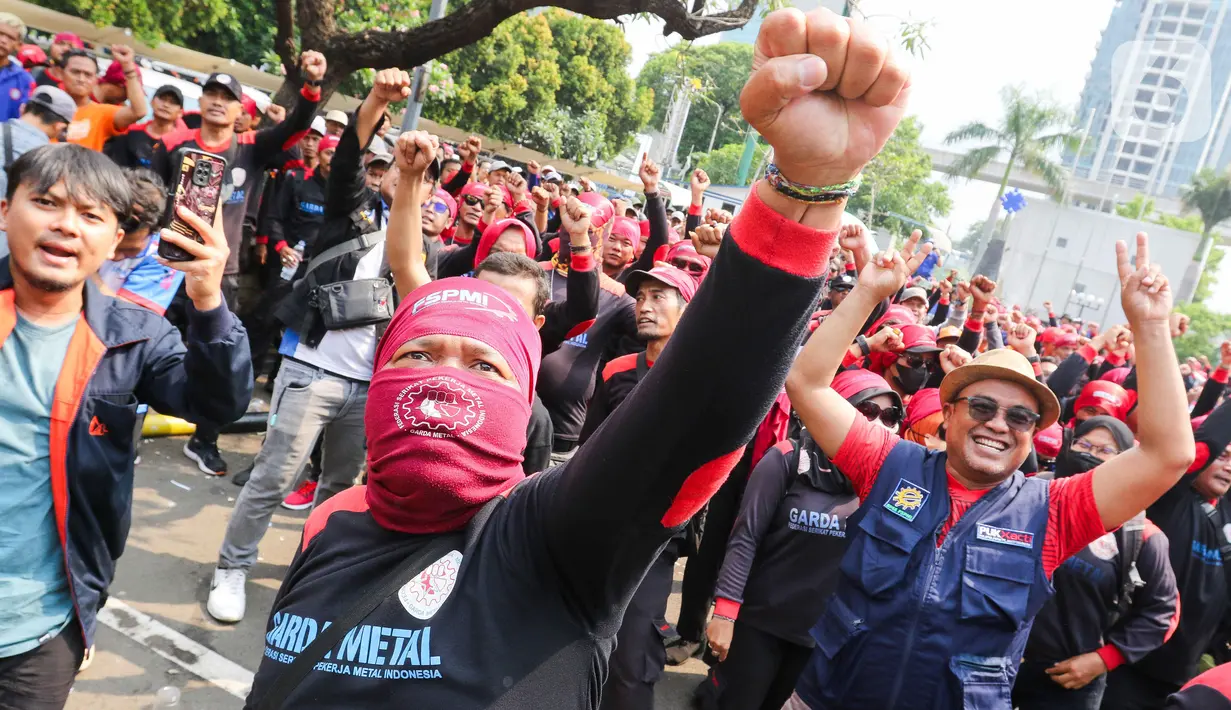 Para buruh mendesak pemerintah untuk tidak menggunakan formula dalam Peraturan Pemerintah Nomor 51 tahun 2023 tentang Perubahan atas Peraturan Pemerintah Nomor 36 tahun 2021 tentang pengupahan alam perhitungan kenaikan upah minimum 2025. (Liputan6.com/Herman Zakharia)