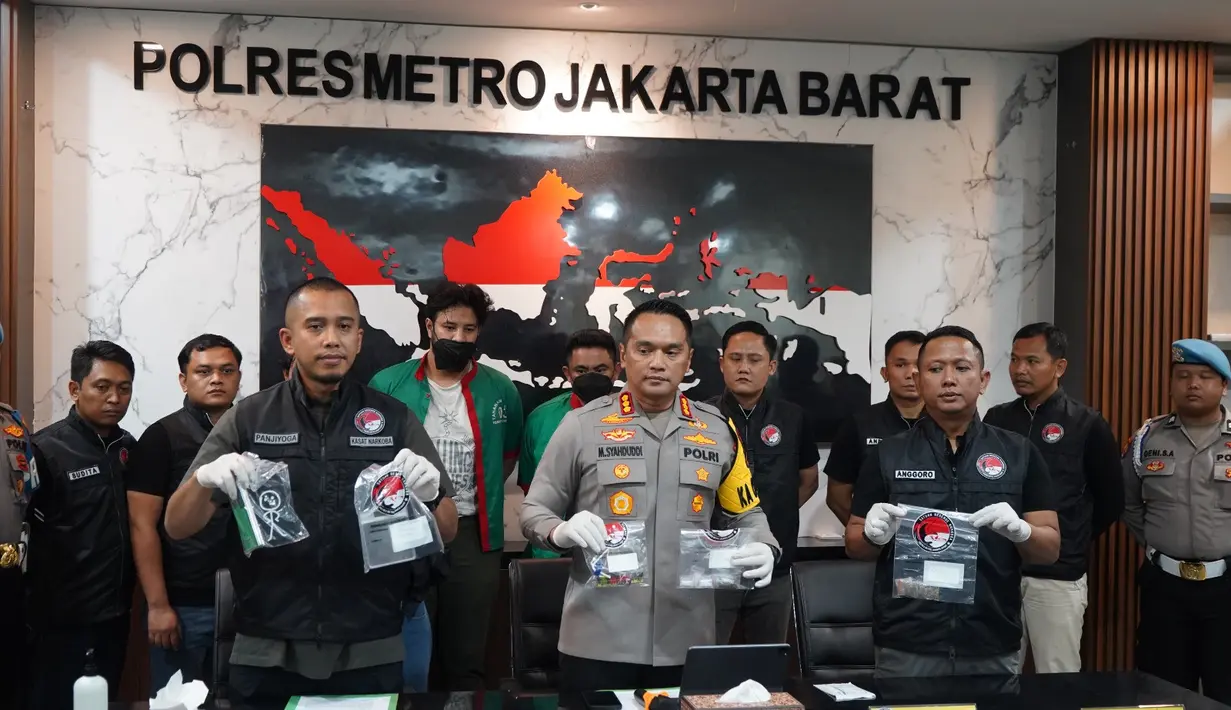 <p>Kapolres Metro Jakarta Barat Kombes M Syahduddi membeberkan kronologi penangkapan Ammar Zoni (Liputan6.com/Ady Anugrahadi)</p>