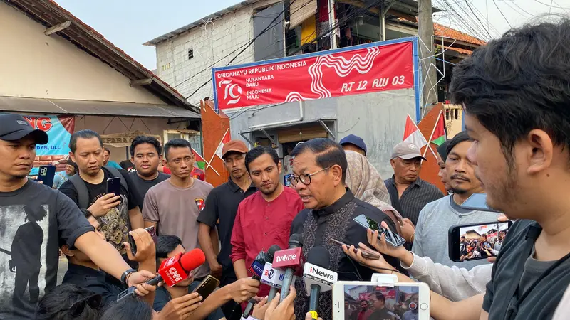 Bakal Calon Gubernur (Bakal Cagub) Jakarta, Pramono Anung, melakukan blusukan di kawasan Jl. Kemang Timur XI, Mampang Prapatan, pada Selasa sore (17/9/2024).