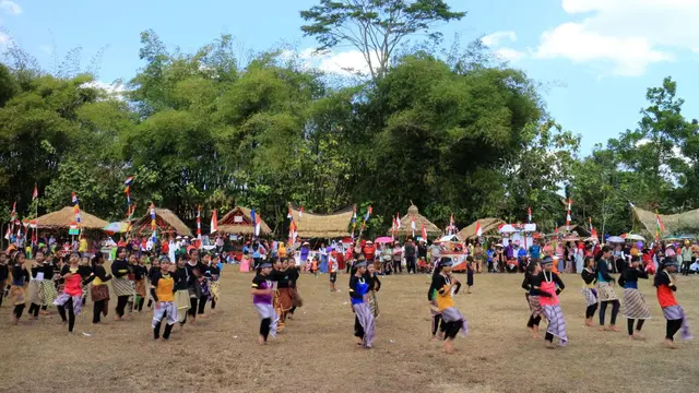 Festival seni budaya pertanian Desa Wlahar Wetan. (Foto: Liputan6.com/Muhamad Ridlo)