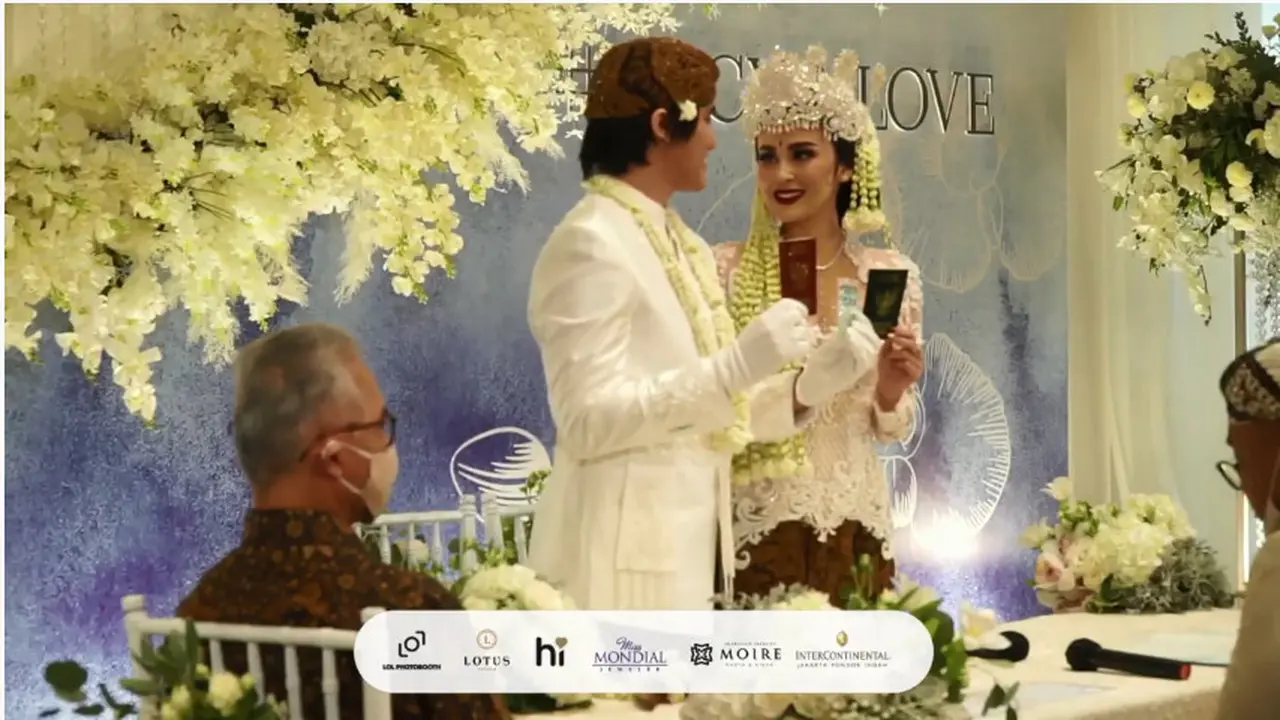 Kevin Aprilio menikah dengan Vicy Melanie