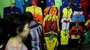 Perhelatan Piala Dunia 2014 membuat penjualan jersey mengalami peningkatan hingga 50 persen, Jakarta, Rabu (11/6/14). (Liputan6.com/Faizal Fanani)