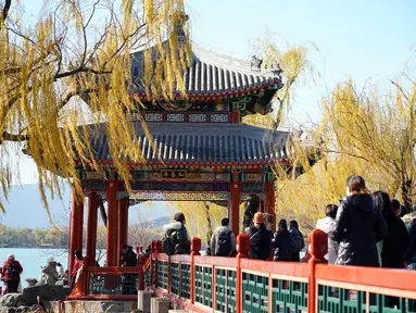 Foto yang diabadikan pada 23 November 2020 ini menunjukkan pemandangan Istana Musim Panas di Beijing, ibu kota China. (Xinhua/Ren Chao)