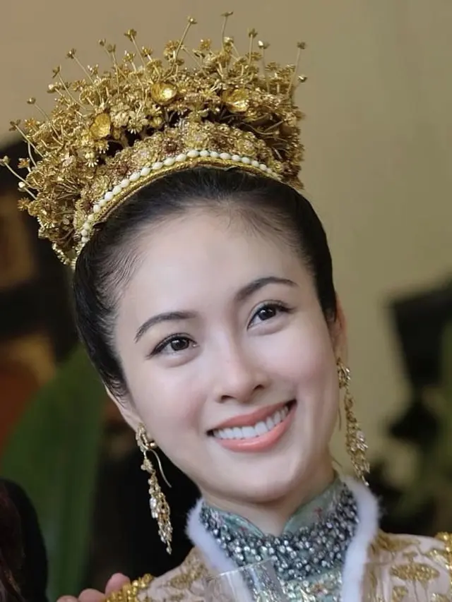 Nong Poy Transgender Thailand Resmi Menikah