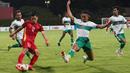 Rizky Ridho. Bek tengah milik Persebaya Surabaya berusia 20 tahun ini sejatinya tampil disiplin dalam 45 menit dan digantikan Elkan Baggott di awal babak kedua. Ia hanya mendapat nilai 6,5. (affsuzukicup)