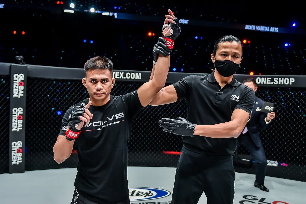 Petarung ONE Championship Eko Roni Saputra