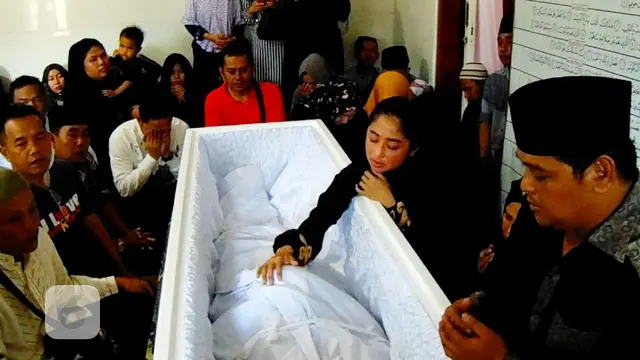 Dewi Perssik