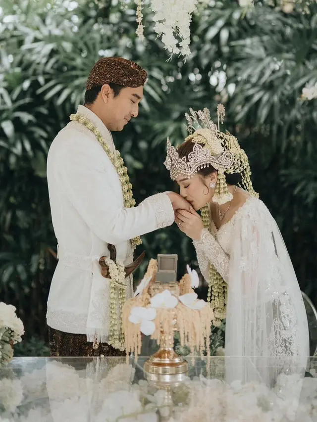 Potret pernikahan Ibrahim Risyad dan Salshabilla Adriani. [Foto: Instagram/morden.co]