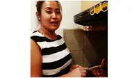 Sempat Terlilit Utang, Pinkan Mambo Jualan Pisang Goreng di Warung