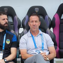 Pelatih PSIM Yogyakarta, Jean-Paul van Gastel pada laga kontra Persita Tangerang pada pertandingan pekan kesembilan BRI Super League 2025/2026. (Muhammad Iqbal Ichsan/Bola.com)