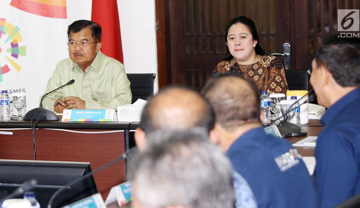 Wakil Presiden Jusuf Kalla didampingi Menko PMK Puan Maharani saat memimpin rakor persiapan Asean Games 2018 di Jakarta, Senin (19/2). Dalam rakor ini sejumlah menteri dan pejabat negara lain turut hadir. (Liputan6.com/Angga Yuniar)