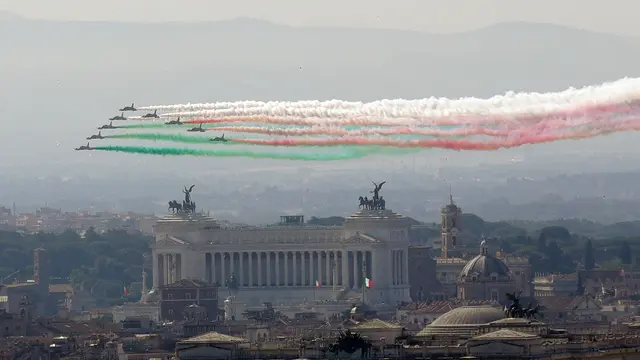 Atraksi Mengagumkan Tim Aerobatik Frecce Tricolori di Hari Republik Italia