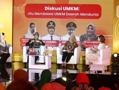 Ketua DEKRANASDA Kabupaten Trenggalek Novita Hardini Mochamad, Walikota Tarakan DR. Khairul, dan Deputi Bidang Kewirausahaan Kemnkop UKM Siti Azizah saat diskusi dalam Festival 6 di Jakarta, Sabtu (8/7/2023). (Liputan6.com/Angga Yuniar)