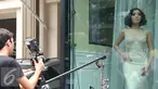 Penyanyi Gisella Anastasia dalam pembuatan video klip singel terbarunya di kawasan Cengkareng, Jakarta, Selasa (18/10). Gisella Anastasia membuat video klip single terbaru "Cara Melupakanmu" dengan konsep mannequin. (Liputan6.com/Herman Zakharia)