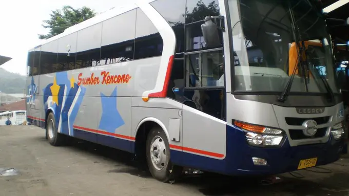 Bukti Kalau Sopir Bus Antar Kota Punya Bakat Jadi Pembalap