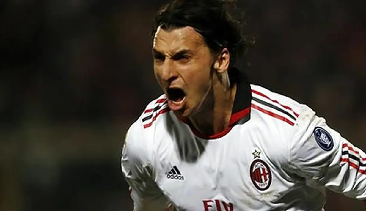 Striker AC Milan Zlatan Ibrahimovic meluapkan kegembiraan usai menjebol gawang Catania pada partai lanjutan Serie A di Stadio Massimino, 29 Januari 2011. AFP PHOTO/MARCELLO PATERNOSTRO