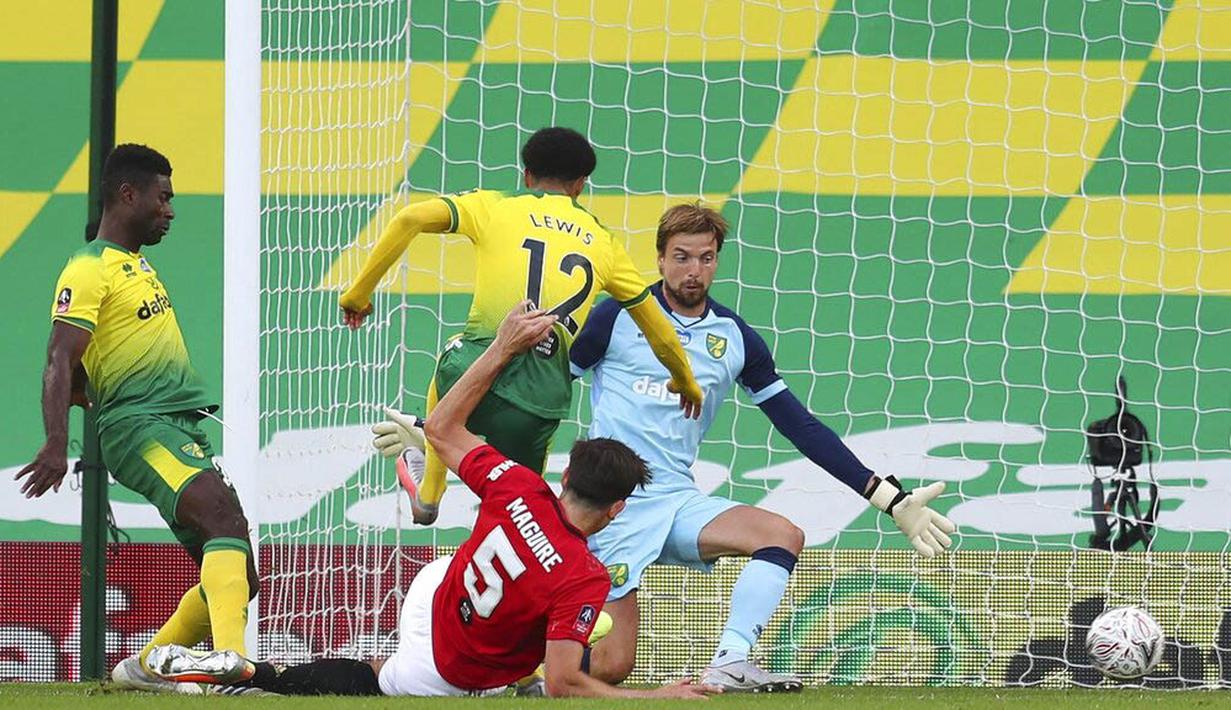 Kepastian itu didapatkan usai Norwich City dihajar 4 gol tanpa balas oleh tim tamu, West Ham United. Michail Antonio jadi mimpi buruk Norwich usai memborong empat gol tersebut. (AP/Catherine Ivill)