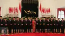 Para Duta Besar RI yang baru dilantik berpose bersama di Istana Merdeka, Jakarta, Senin (13/3). Pelantikan para duta besar ini sesuai dengan SK Presiden RI No 32 P Tahun 2016 dan No 35 P Tahun 2017. (Liputan6.com/Angga Yuniar)