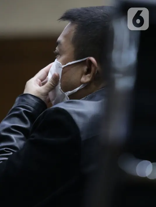 Terdakwa dugaan tindak pidana korupsi pengadaan tanah di Munjul, Rudy Hartono Iskandar saat mengikuti sidang pembacaan tuntutan di Pengadilan Tipikor Jakarta, Kamis (10/2/2022). Rudy Hartono Iskandar dituntut pidana penjara selama 7 tahun dan denda 500 juta. (Liputan6.com/Helmi Fithriansyah)