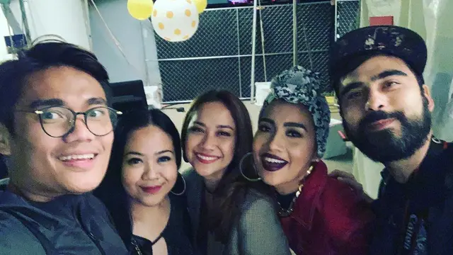 6 Momen Kebersamaan BCL dan Manajer Pribadinya