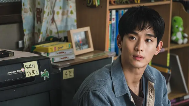 Kim Soo Hyun dalam  It's Okay to Not Be Okay. (Netflix)